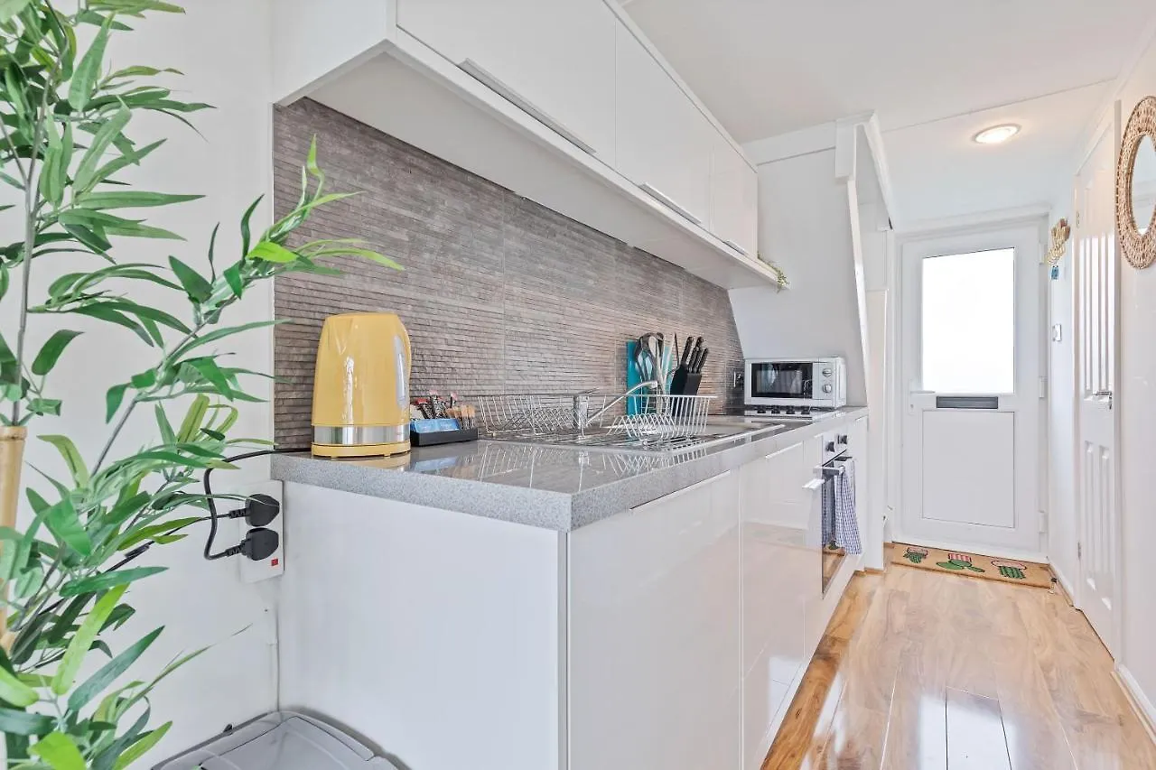 Apartamento On The Water 2 With Free Parking - By My Getaways Brighton