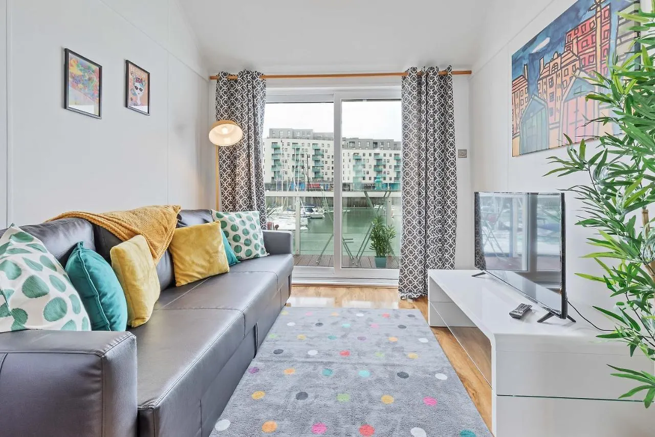 Apartamento On The Water 2 With Free Parking - By My Getaways Brighton